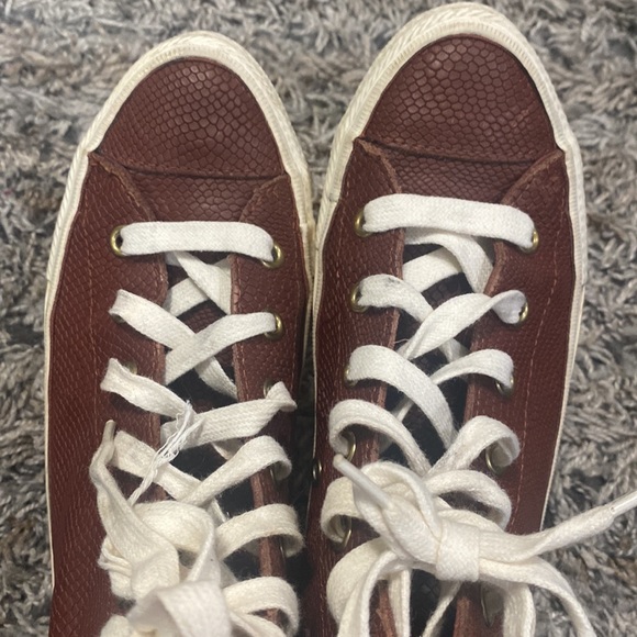 Converse women’s leather upper brown beige high top size 5 snake type texture - Picture 9 of 10